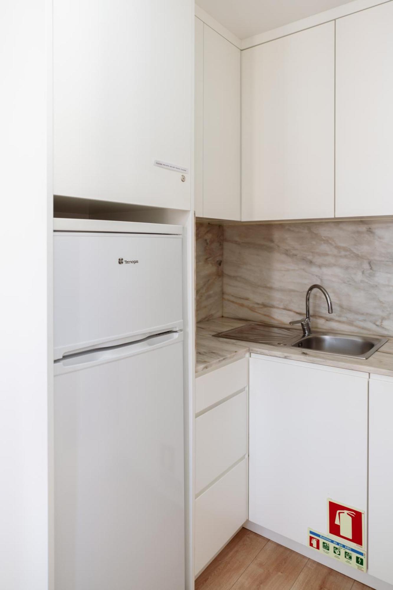 Appartamento Host Wise - Flat W Free Private Parking - Bright & Cozy OOporto Esterno foto
