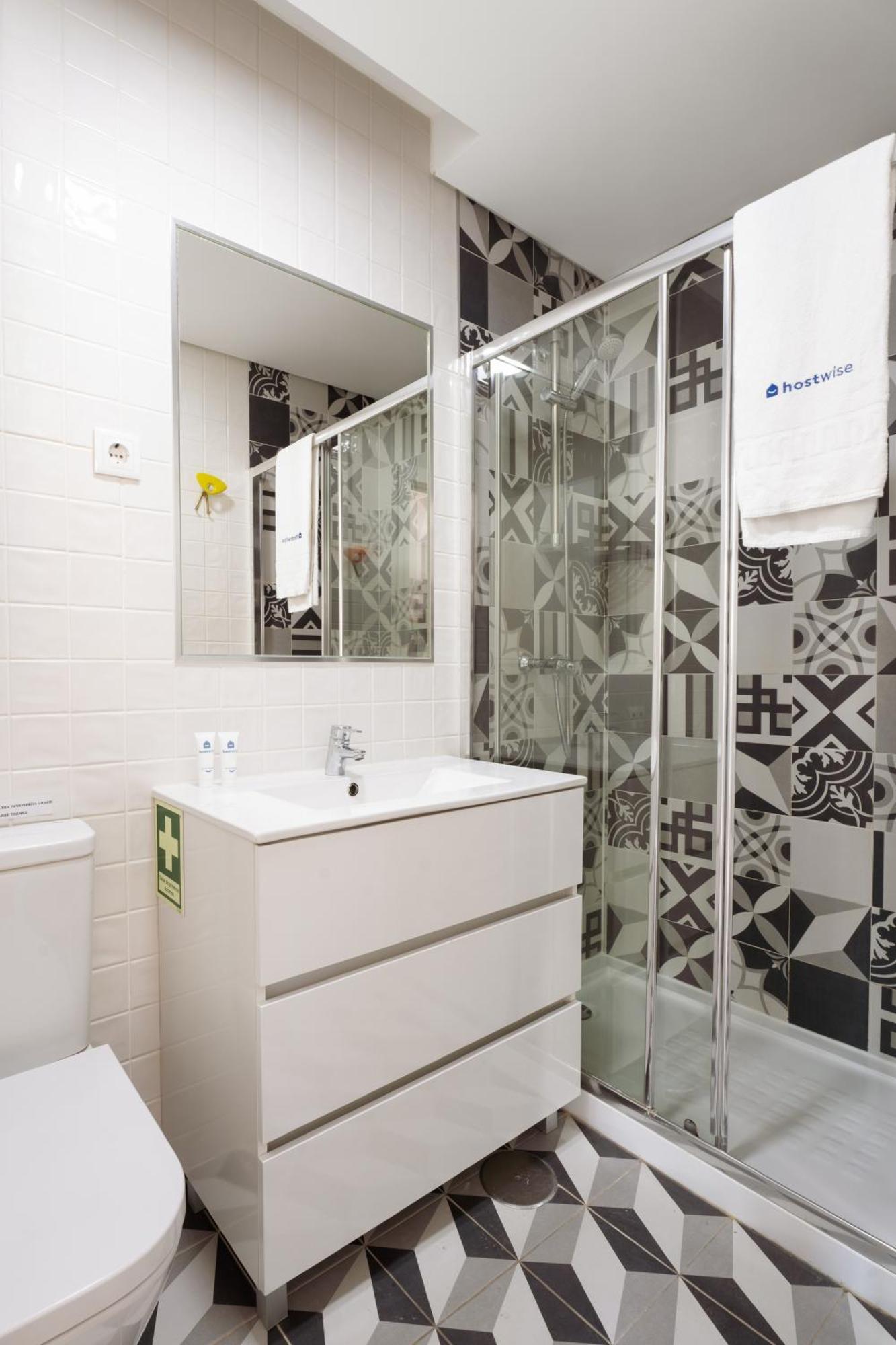 Appartamento Host Wise - Flat W Free Private Parking - Bright & Cozy OOporto Esterno foto